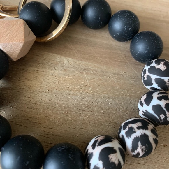 KEYCHAIN WITH TASSLE - Picture 9 of 12